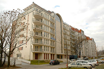 xi-karolina-udvar